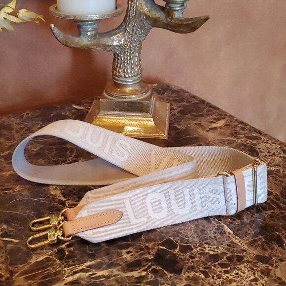 Authentic LOUIS VUITTON COUSSIN PM-Cream! - Picture 5 of 17